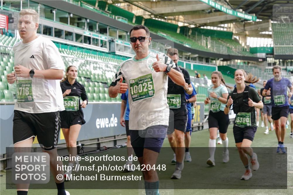 13.09.2026 - 21. swb-Marathon Bremen Michael Burmester http://msf.ph/oto/10420448 13.09.2026 13:21:36 Laufen im Stadion 128, 258, 343, 351, 423, 441, 601, 620, 704, 782, 851, 1060, 1094, 1129, 1158, 1177, 1316, 1344, 1409, 1417, 1439, 1446, 1518, 1657, 1669, 1676, 1697, 1729, 1808, 1846, 2010, 2064, 2139, 2201, 2258, 2278, 2290, 2349, 2394, 2395, 2414, 2417, 2437, 2501, 2519, 2551, 2588, 2619, 2632, 2652, 2660, 2685, 2711, 2736, 2793, 2828, 2886, 2954, 2964, 2995, 3004, 3010, 3017, 3018, 3022, 3034, 3035, 3036, 3037, 3070, 3074, 3102, 3139, 3144, 3225, 3264, 3351, 3682, 3784 meine-sportfotos.de