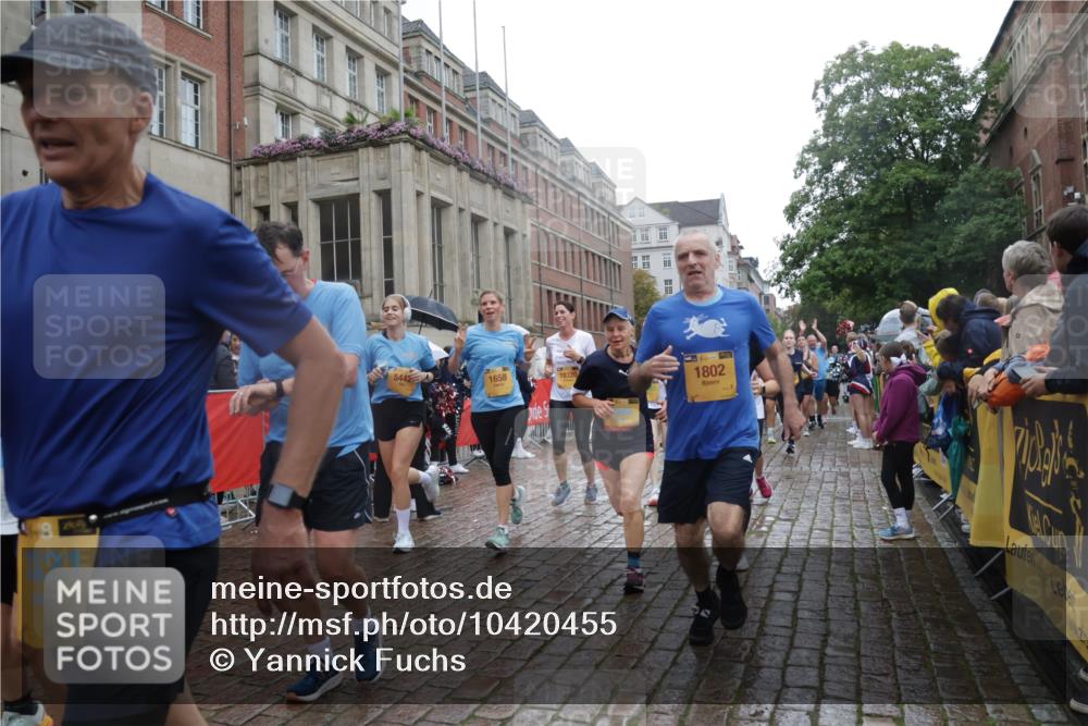 13.09.2026 - Kiel Lauf Yannick Fuchs http://msf.ph/oto/10420455 13.09.2026 10:52:55 Ziel 154, 158, 1071, 1083, 1426, 1433, 1486, 1535, 1550, 1634, 3050, 3059, 3431, 3452, 3514, 3587, 3657, 3875, 4570, 5329, 5642, 5643, 5710, 5838, 6015, 6161, 6201, 6695, 6777, 7017, 7230, 7596, 7883, 8516, 8580, 8863, 8905, 8935, 8978, 9126, 9166, 9749, 9831, 10594, 10721, 11048, 11096, 11282, 11496, 12213, 90, 172, 398, 475, 626, 1433, 1471, 1472, 1473, 1474, 1526, 1527, 1531, 1535, 1658, 1802, 1812, 1837, 2069, 2089, 2293, 2442, 2735, 3050, 3054, 3343, 3582, 3778, 3853, 7139 meine-sportfotos.de