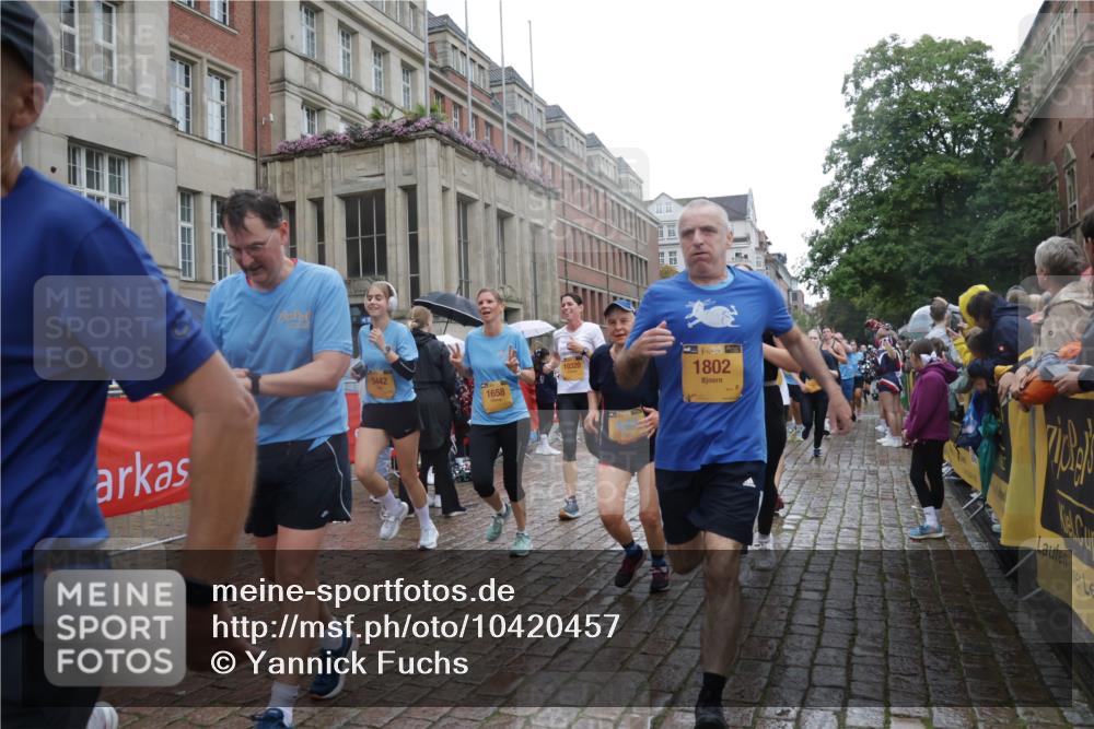 13.09.2026 - Kiel Lauf Yannick Fuchs http://msf.ph/oto/10420457 13.09.2026 10:52:56 Ziel 154, 158, 1071, 1083, 1426, 1486, 1550, 1634, 3059, 3431, 3452, 3514, 3587, 3657, 3875, 4570, 5329, 5642, 5643, 5710, 5838, 6015, 6161, 6201, 6695, 6777, 7017, 7139, 7596, 7883, 8516, 8580, 8863, 8905, 8935, 8978, 9126, 9166, 9749, 9831, 10594, 10721, 11048, 11096, 11282, 11496, 11988, 12213, 90, 158, 172, 398, 475, 626, 1433, 1471, 1472, 1473, 1474, 1526, 1527, 1531, 1535, 1634, 1658, 1802, 1812, 1837, 2069, 2089, 2293, 2442, 2735, 3050, 3054, 3343, 3452, 3582, 3778, 3853 meine-sportfotos.de
