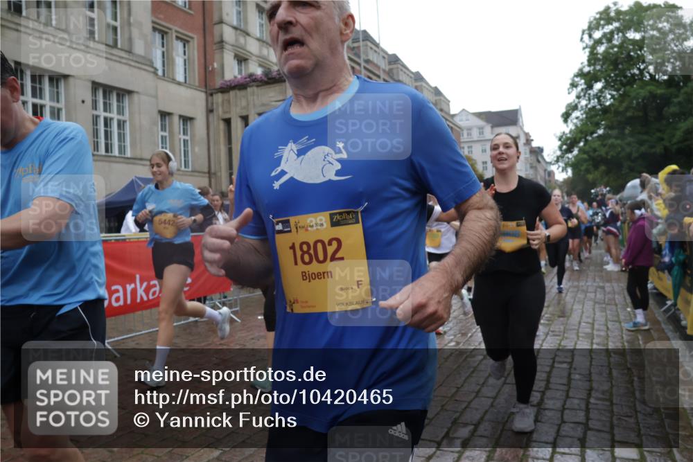 13.09.2026 - Kiel Lauf Yannick Fuchs http://msf.ph/oto/10420465 13.09.2026 10:52:56 Ziel 154, 158, 1071, 1083, 1426, 1486, 1550, 1634, 3059, 3431, 3452, 3514, 3587, 3657, 3875, 4570, 5329, 5642, 5643, 5710, 5838, 6015, 6161, 6201, 6695, 6777, 7017, 7139, 7596, 7883, 8516, 8580, 8863, 8905, 8935, 8978, 9126, 9166, 9749, 9831, 10594, 10721, 11048, 11096, 11282, 11496, 11988, 12213, 90, 158, 172, 398, 475, 626, 1433, 1471, 1472, 1473, 1474, 1526, 1527, 1531, 1535, 1634, 1658, 1802, 1812, 1837, 2069, 2089, 2293, 2442, 2735, 3050, 3054, 3343, 3452, 3582, 3778, 3853 meine-sportfotos.de
