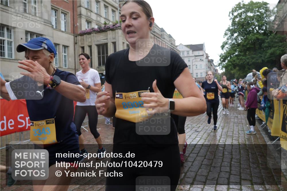 13.09.2026 - Kiel Lauf Yannick Fuchs http://msf.ph/oto/10420479 13.09.2026 10:52:57 Ziel 154, 1071, 1083, 1426, 1486, 1550, 3059, 3173, 3431, 3514, 3587, 3657, 3875, 4570, 5329, 5642, 5643, 5710, 5838, 6015, 6161, 6201, 6695, 6777, 7017, 7139, 7596, 7883, 8516, 8580, 8863, 8905, 8935, 8978, 9126, 9166, 9749, 10594, 10721, 11048, 11096, 11282, 11496, 11988, 12213, 90, 158, 172, 398, 475, 626, 1433, 1471, 1472, 1473, 1474, 1531, 1535, 1634, 1658, 1802, 1812, 1837, 2069, 2089, 2293, 2442, 2735, 3050, 3054, 3343, 3452, 3582, 3778, 3853, 475 meine-sportfotos.de