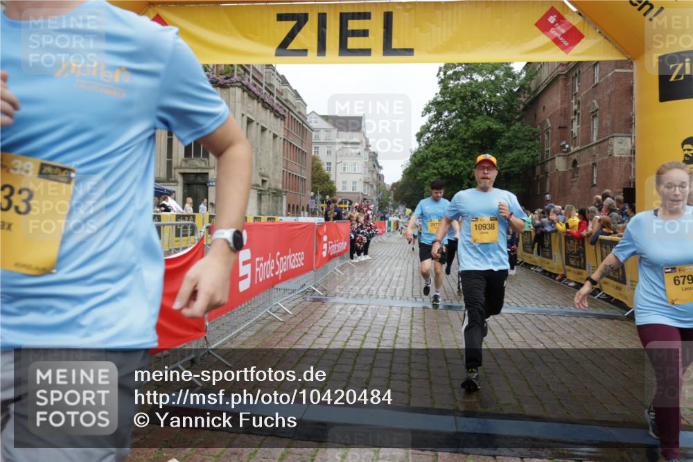 13.09.2026 - Kiel Lauf Yannick Fuchs http://msf.ph/oto/10420484 13.09.2026 09:42:23 Ziel 133, 445, 771, 2914, 2955, 2977, 3676, 5105, 5559, 5774, 6099, 6542, 6797, 10938, 11793, 570, 699, 772, 792, 2910, 3357, 3801, 4533, 5011, 5107, 5276, 5336, 6599, 6620, 6739, 7238, 7687, 8476, 8829, 9050, 12175, 12723, 142, 1045, 1777, 2608, 4548, 6075, 6213, 6423, 6913, 8532, 9519, 9592, 9706, 12190, 402, 3143, 3175, 4533, 5107, 6687, 6739, 7238, 8588, 9224, 11907 meine-sportfotos.de