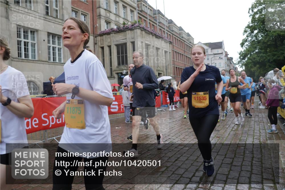 13.09.2026 - Kiel Lauf Yannick Fuchs http://msf.ph/oto/10420501 13.09.2026 10:52:58 Ziel 127, 154, 1071, 1083, 1426, 1486, 1550, 3059, 3173, 3431, 3514, 3587, 3657, 3875, 4570, 5329, 5642, 5643, 5710, 5838, 6015, 6161, 6201, 6695, 6777, 7017, 7139, 7596, 7883, 8516, 8580, 8863, 8905, 8935, 8978, 9126, 9166, 9749, 10721, 11048, 11282, 11496, 11988, 12213, 90, 158, 172, 398, 475, 626, 1433, 1471, 1472, 1473, 1474, 1531, 1535, 1634, 1812, 1837, 2069, 2089, 2293, 2442, 2735, 3050, 3054, 3343, 3452, 3514, 3582, 3778, 3853, 6201, 475 meine-sportfotos.de