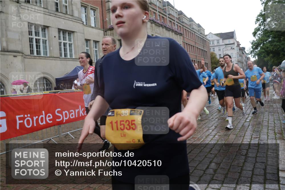 13.09.2026 - Kiel Lauf Yannick Fuchs http://msf.ph/oto/10420510 13.09.2026 10:52:59 Ziel 127, 154, 1071, 1083, 1426, 1486, 1550, 3059, 3173, 3431, 3587, 3657, 3875, 4570, 5329, 5642, 5643, 5710, 5838, 6015, 6161, 6695, 6777, 7017, 7139, 7596, 7883, 8516, 8580, 8863, 8905, 8935, 8978, 9126, 9166, 9749, 10721, 11048, 11074, 11282, 11496, 11988, 12213, 12217, 90, 158, 172, 398, 475, 626, 1433, 1471, 1472, 1473, 1474, 1531, 1535, 1634, 1812, 1837, 2069, 2089, 2293, 2442, 2735, 3050, 3054, 3452, 3514, 3582, 3778, 3853, 6201, 7017, 475 meine-sportfotos.de