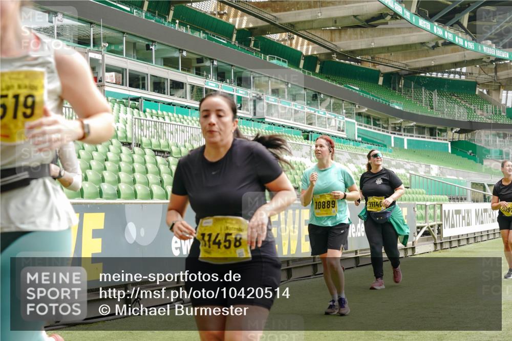 13.09.2026 - 21. swb-Marathon Bremen Michael Burmester http://msf.ph/oto/10420514 13.09.2026 10:44:17 Laufen im Stadion 10002, 10004, 10005, 10176, 10191, 10192, 10271, 10295, 10325, 10335, 10361, 10362, 10402, 10459, 10474, 10513, 10572, 10605, 10606, 10629, 10679, 10713, 10756, 10779, 10882, 10899, 10900, 10997, 10999, 11081, 11173, 11217, 11233, 11264, 11274, 11307, 11333, 11337, 11355, 11385, 11408, 11448, 11456, 11461, 11482, 11495, 11629, 11932, 11943, 12151, 12226, 12311, 12321, 12334 meine-sportfotos.de
