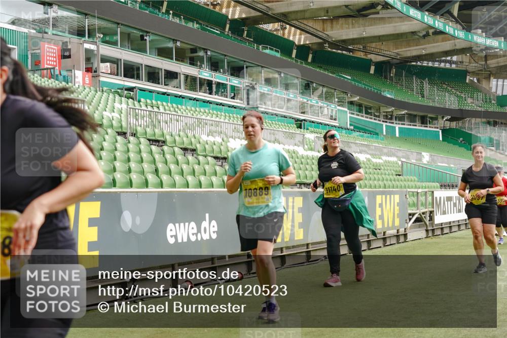 13.09.2026 - 21. swb-Marathon Bremen Michael Burmester http://msf.ph/oto/10420523 13.09.2026 10:44:18 Laufen im Stadion 10002, 10004, 10005, 10176, 10191, 10192, 10271, 10295, 10325, 10335, 10402, 10459, 10474, 10513, 10572, 10605, 10606, 10629, 10679, 10713, 10756, 10779, 10882, 10899, 10900, 10997, 10999, 11081, 11217, 11233, 11264, 11274, 11307, 11333, 11337, 11355, 11385, 11408, 11448, 11456, 11461, 11482, 11495, 11629, 11808, 11932, 11943, 12151, 12226, 12311, 12321, 12334 meine-sportfotos.de
