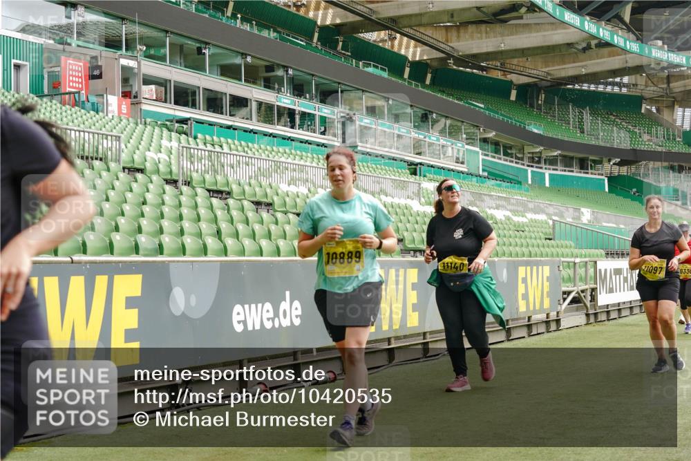 13.09.2026 - 21. swb-Marathon Bremen Michael Burmester http://msf.ph/oto/10420535 13.09.2026 10:44:18 Laufen im Stadion 10002, 10004, 10005, 10176, 10191, 10192, 10271, 10295, 10325, 10335, 10402, 10459, 10474, 10513, 10572, 10605, 10606, 10629, 10679, 10713, 10756, 10779, 10882, 10899, 10900, 10997, 10999, 11081, 11217, 11233, 11264, 11274, 11307, 11333, 11337, 11355, 11385, 11408, 11448, 11456, 11461, 11482, 11495, 11629, 11808, 11932, 11943, 12151, 12226, 12311, 12321, 12334 meine-sportfotos.de