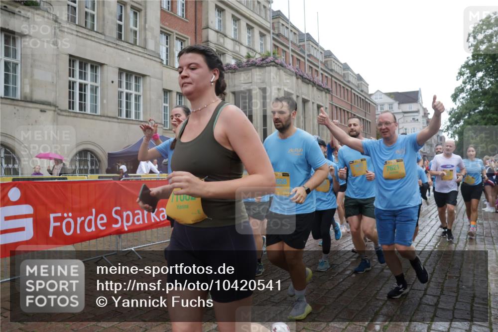 13.09.2026 - Kiel Lauf Yannick Fuchs http://msf.ph/oto/10420541 13.09.2026 10:53:00 Ziel 127, 154, 1071, 1083, 1426, 1486, 1550, 3059, 3104, 3173, 3431, 3587, 3657, 3875, 4570, 5329, 5642, 5643, 5710, 5838, 6015, 6161, 6695, 6777, 7139, 7596, 7883, 8516, 8580, 8863, 8905, 8935, 8978, 9126, 9166, 9749, 10721, 11074, 11282, 11496, 11988, 12213, 12217, 90, 158, 172, 398, 475, 626, 1433, 1471, 1472, 1473, 1474, 1531, 1535, 1634, 1812, 1837, 2069, 2089, 2293, 2442, 2735, 3050, 3054, 3452, 3514, 3582, 3778, 3853, 6201, 7017, 7883, 475 meine-sportfotos.de