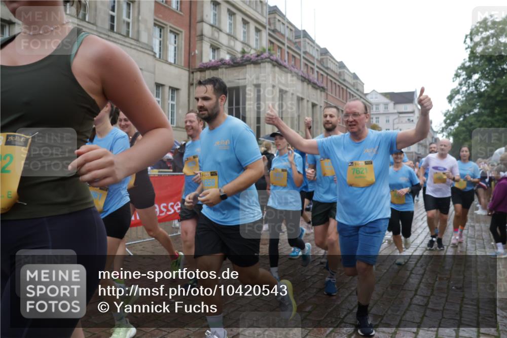 13.09.2026 - Kiel Lauf Yannick Fuchs http://msf.ph/oto/10420543 13.09.2026 10:53:00 Ziel 127, 154, 1071, 1083, 1426, 1486, 1550, 3059, 3104, 3173, 3431, 3587, 3657, 3875, 4570, 5329, 5642, 5643, 5710, 5838, 6015, 6161, 6695, 6777, 7139, 7596, 7883, 8516, 8580, 8863, 8905, 8935, 8978, 9126, 9166, 9749, 10721, 11074, 11282, 11496, 11988, 12213, 12217, 90, 158, 172, 398, 475, 626, 1433, 1471, 1472, 1473, 1474, 1531, 1535, 1634, 1812, 1837, 2069, 2089, 2293, 2442, 2735, 3050, 3054, 3452, 3514, 3582, 3778, 3853, 6201, 7017, 7883, 475 meine-sportfotos.de