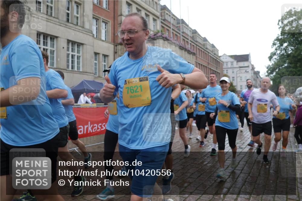13.09.2026 - Kiel Lauf Yannick Fuchs http://msf.ph/oto/10420556 13.09.2026 10:53:01 Ziel 127, 154, 1071, 1083, 1426, 1486, 1550, 3059, 3104, 3173, 3431, 3587, 3657, 3875, 4570, 5329, 5642, 5643, 5710, 5838, 6015, 6161, 6695, 6777, 7139, 7596, 8516, 8518, 8580, 8863, 8905, 8935, 9126, 9166, 9749, 10721, 11074, 11282, 11496, 11919, 11988, 12217, 90, 158, 172, 398, 626, 1433, 1471, 1472, 1473, 1474, 1531, 1535, 1634, 1812, 1837, 2069, 2089, 2293, 2442, 2735, 3050, 3054, 3452, 3514, 3582, 3778, 3853, 4570, 6201, 7017, 7883, 475 meine-sportfotos.de