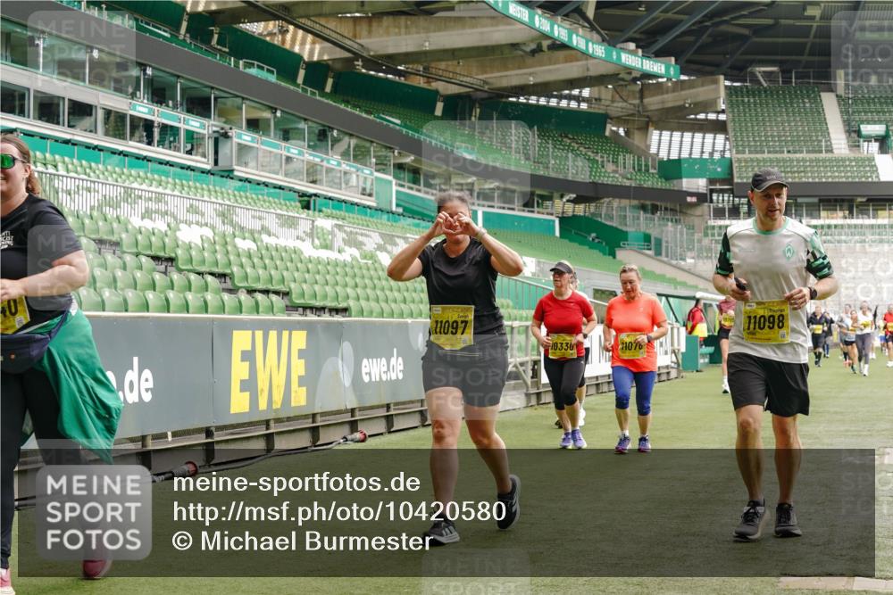13.09.2026 - 21. swb-Marathon Bremen Michael Burmester http://msf.ph/oto/10420580 13.09.2026 10:44:20 Laufen im Stadion 10002, 10004, 10005, 10176, 10191, 10192, 10271, 10295, 10325, 10335, 10402, 10459, 10474, 10513, 10572, 10605, 10606, 10629, 10679, 10713, 10756, 10779, 10882, 10899, 10900, 10979, 10997, 10999, 11081, 11217, 11233, 11264, 11274, 11307, 11333, 11337, 11355, 11385, 11408, 11448, 11456, 11461, 11482, 11495, 11629, 11808, 11932, 11943, 12057, 12151, 12226, 12311, 12321, 12334 meine-sportfotos.de