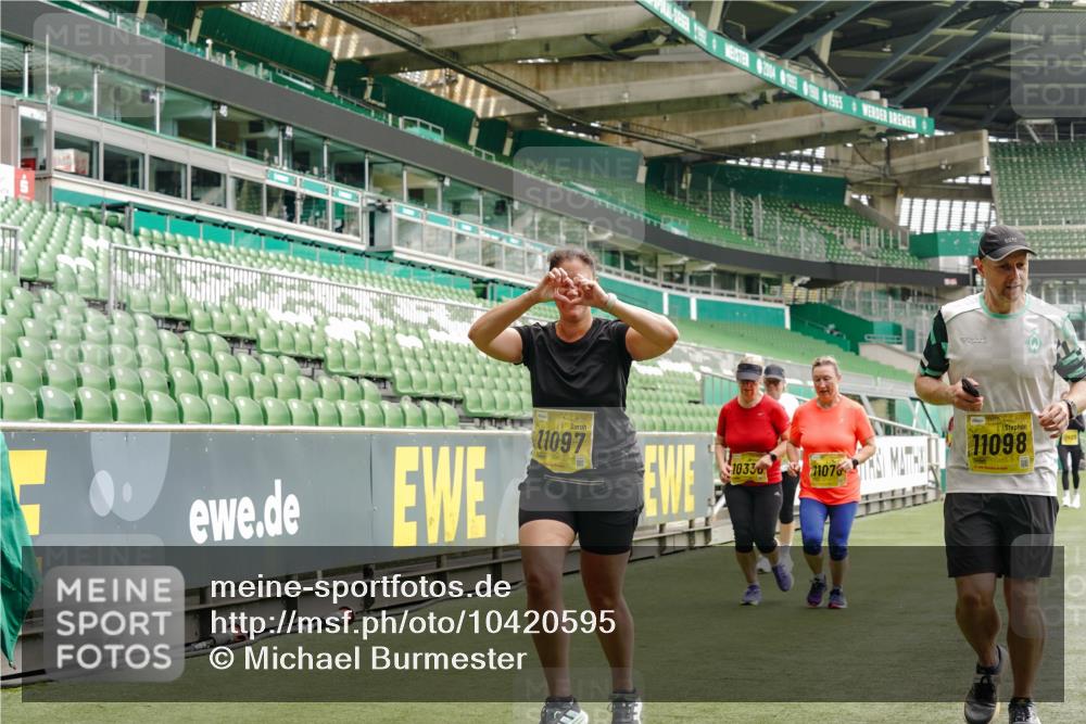 13.09.2026 - 21. swb-Marathon Bremen Michael Burmester http://msf.ph/oto/10420595 13.09.2026 10:44:21 Laufen im Stadion 10002, 10004, 10005, 10176, 10191, 10192, 10271, 10295, 10325, 10335, 10402, 10459, 10474, 10513, 10572, 10605, 10606, 10629, 10679, 10713, 10756, 10779, 10882, 10899, 10900, 10979, 10997, 10999, 11081, 11217, 11233, 11264, 11274, 11307, 11333, 11337, 11355, 11385, 11408, 11448, 11456, 11461, 11482, 11495, 11629, 11808, 11932, 11943, 12057, 12151, 12226, 12311, 12321, 12334 meine-sportfotos.de