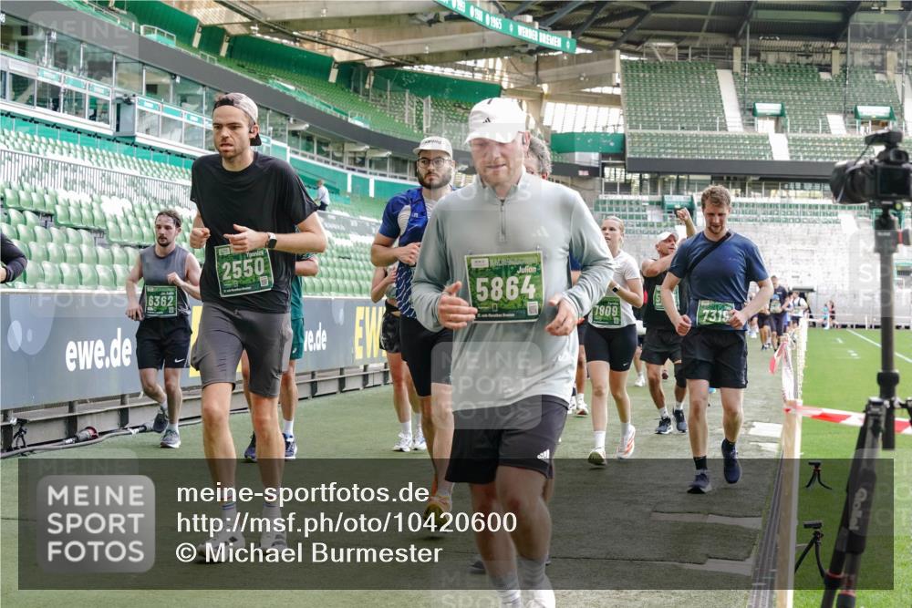 13.09.2026 - 21. swb-Marathon Bremen Michael Burmester http://msf.ph/oto/10420600 13.09.2026 13:21:41 Laufen im Stadion 128, 258, 343, 351, 423, 441, 601, 620, 704, 782, 851, 1060, 1094, 1158, 1177, 1316, 1344, 1409, 1417, 1439, 1446, 1518, 1657, 1669, 1676, 1697, 1729, 1808, 1846, 2010, 2064, 2139, 2201, 2258, 2278, 2290, 2349, 2394, 2395, 2414, 2417, 2437, 2501, 2519, 2551, 2588, 2619, 2632, 2652, 2660, 2685, 2711, 2736, 2793, 2828, 2886, 2954, 2964, 2995, 3004, 3010, 3017, 3018, 3022, 3034, 3035, 3036, 3037, 3070, 3074, 3102, 3139, 3144, 3225, 3351, 3682, 3784, 1506 meine-sportfotos.de