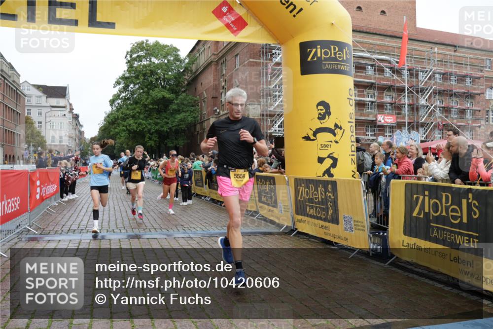 13.09.2026 - Kiel Lauf Yannick Fuchs http://msf.ph/oto/10420606 13.09.2026 09:42:30 Ziel 445, 771, 1045, 1777, 2608, 2914, 2955, 2977, 4548, 5559, 6075, 6099, 6213, 6423, 6542, 6913, 12190, 133, 570, 699, 772, 792, 2910, 3357, 3676, 3801, 5011, 5105, 5276, 5336, 5774, 6599, 6620, 6797, 7687, 8476, 10938, 11793, 12723, 142, 762, 3827, 4322, 8532, 8870, 9519, 9592, 9706, 11721, 772, 4533, 5107, 6739, 7238, 8829, 9050, 12175 meine-sportfotos.de