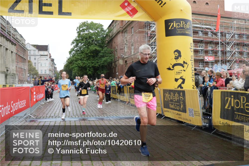 13.09.2026 - Kiel Lauf Yannick Fuchs http://msf.ph/oto/10420610 13.09.2026 09:42:31 Ziel 445, 771, 1045, 1777, 2608, 2914, 2955, 2977, 4548, 5559, 6075, 6099, 6213, 6423, 6542, 6913, 9706, 12190, 133, 570, 699, 772, 792, 2910, 2955, 2977, 3357, 3676, 3801, 5011, 5105, 5276, 5336, 5774, 6599, 6620, 6797, 7687, 8476, 10938, 11793, 12723, 142, 762, 3827, 4322, 8532, 8870, 9311, 9519, 9592, 11721, 12678, 772, 4533, 5107, 6739, 7238, 8829, 9050, 12175 meine-sportfotos.de