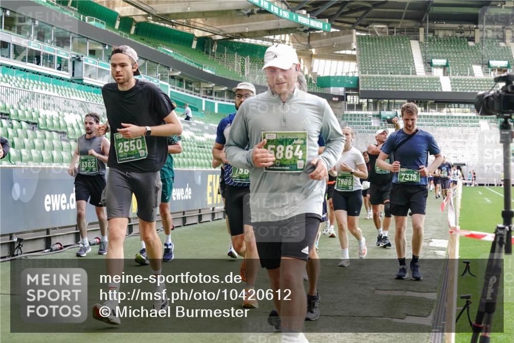 13.09.2026 - 21. swb-Marathon Bremen Michael Burmester http://msf.ph/oto/10420612 13.09.2026 13:21:41 Laufen im Stadion 128, 258, 343, 351, 423, 441, 601, 620, 704, 782, 851, 1060, 1094, 1158, 1177, 1316, 1344, 1409, 1417, 1439, 1446, 1518, 1657, 1669, 1676, 1697, 1729, 1808, 1846, 2010, 2064, 2139, 2201, 2258, 2278, 2290, 2349, 2394, 2395, 2414, 2417, 2437, 2501, 2519, 2551, 2588, 2619, 2632, 2652, 2660, 2685, 2711, 2736, 2793, 2828, 2886, 2954, 2964, 2995, 3004, 3010, 3017, 3018, 3022, 3034, 3035, 3036, 3037, 3070, 3074, 3102, 3139, 3144, 3225, 3351, 3682, 3784, 1506 meine-sportfotos.de