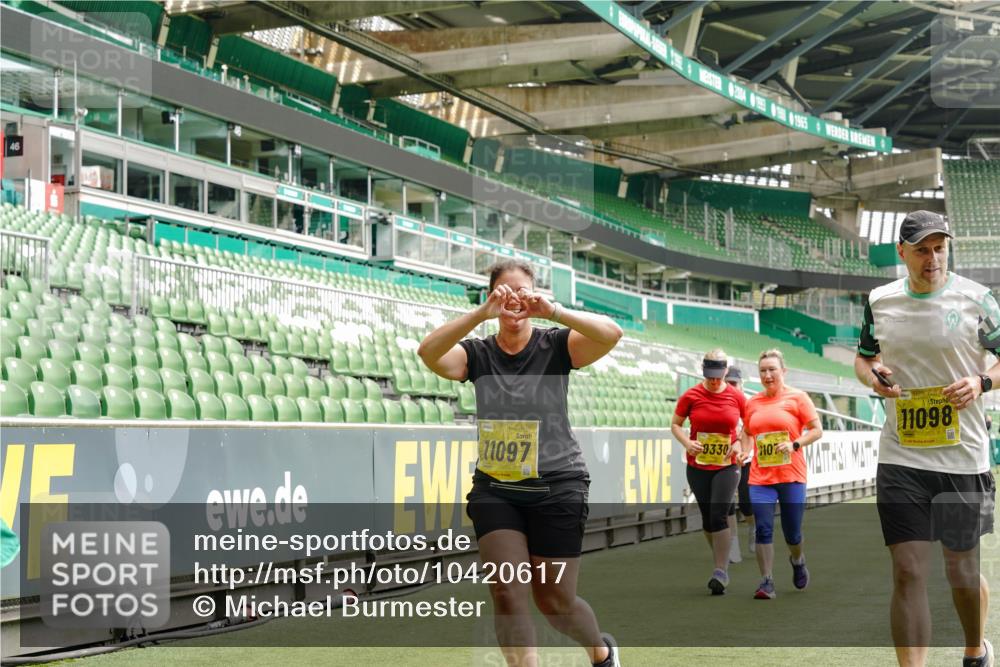 13.09.2026 - 21. swb-Marathon Bremen Michael Burmester http://msf.ph/oto/10420617 13.09.2026 10:44:21 Laufen im Stadion 10002, 10004, 10005, 10176, 10191, 10192, 10271, 10295, 10325, 10335, 10402, 10459, 10474, 10513, 10572, 10605, 10606, 10629, 10679, 10713, 10756, 10779, 10882, 10899, 10900, 10979, 10997, 10999, 11081, 11217, 11233, 11264, 11274, 11307, 11333, 11337, 11355, 11385, 11408, 11448, 11456, 11461, 11482, 11495, 11629, 11808, 11932, 11943, 12057, 12151, 12226, 12311, 12321, 12334 meine-sportfotos.de