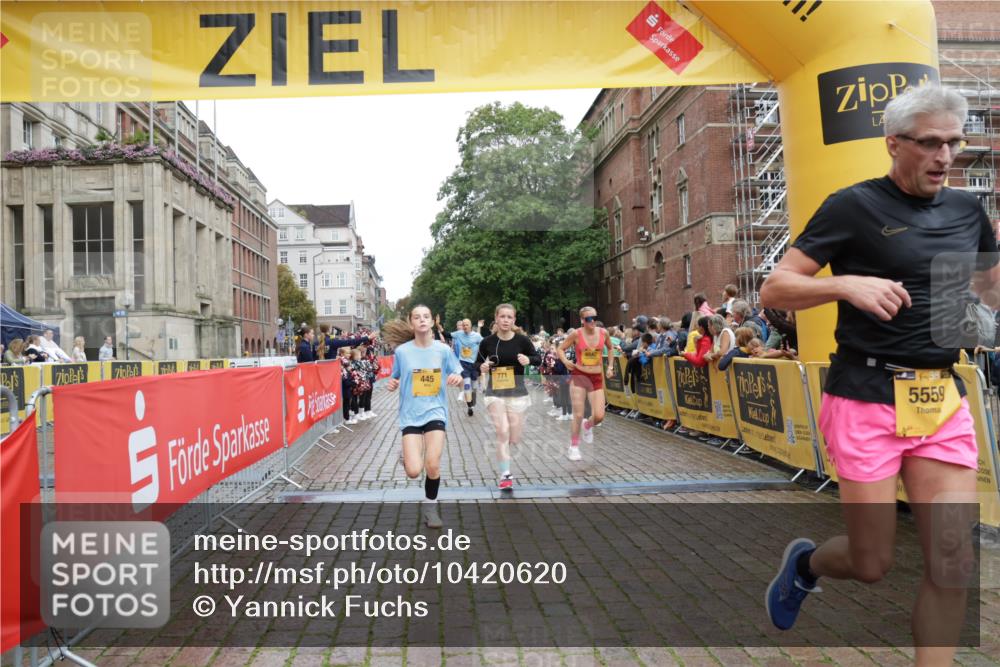 13.09.2026 - Kiel Lauf Yannick Fuchs http://msf.ph/oto/10420620 13.09.2026 09:42:31 Ziel 445, 771, 1045, 1777, 2608, 2914, 2955, 2977, 4548, 5559, 6075, 6099, 6213, 6423, 6542, 6913, 9706, 12190, 133, 570, 699, 772, 792, 2910, 2955, 2977, 3357, 3676, 3801, 5011, 5105, 5276, 5336, 5774, 6599, 6620, 6797, 7687, 8476, 10938, 11793, 12723, 142, 762, 3827, 4322, 8532, 8870, 9311, 9519, 9592, 11721, 12678, 772, 4533, 5107, 6739, 7238, 8829, 9050, 12175 meine-sportfotos.de