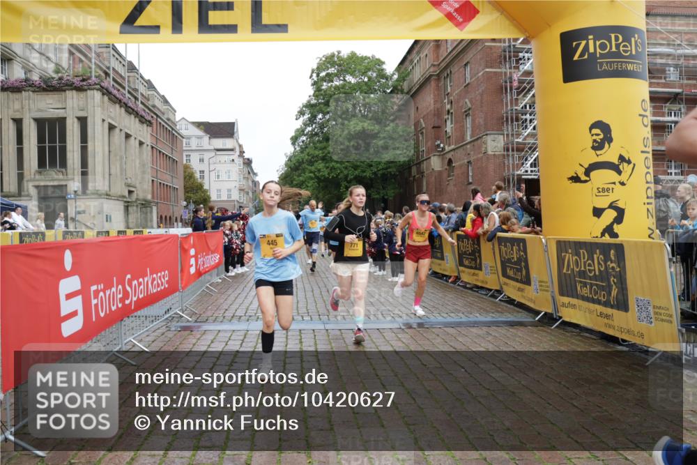 13.09.2026 - Kiel Lauf Yannick Fuchs http://msf.ph/oto/10420627 13.09.2026 09:42:31 Ziel 445, 771, 1045, 1777, 2608, 2914, 2955, 2977, 4548, 5559, 6075, 6099, 6213, 6423, 6542, 6913, 9706, 12190, 133, 570, 699, 772, 792, 2910, 2955, 2977, 3357, 3676, 3801, 5011, 5105, 5276, 5336, 5774, 6599, 6620, 6797, 7687, 8476, 10938, 11793, 12723, 142, 762, 3827, 4322, 8532, 8870, 9311, 9519, 9592, 11721, 12678, 772, 4533, 5107, 6739, 7238, 8829, 9050, 12175 meine-sportfotos.de