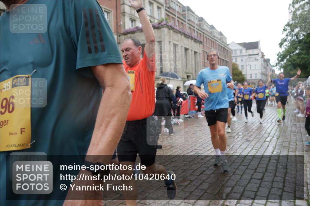 13.09.2026 - Kiel Lauf Yannick Fuchs http://msf.ph/oto/10420640 13.09.2026 10:53:06 Ziel 127, 1071, 1486, 3104, 3173, 3500, 3587, 3657, 5642, 5643, 5924, 6015, 6055, 6104, 6161, 6374, 6695, 6777, 7139, 7596, 7869, 8483, 8516, 8518, 8863, 8905, 9126, 9166, 9749, 10721, 11074, 11282, 11919, 11988, 12217, 12405, 12844, 154, 158, 172, 398, 1083, 1426, 1433, 1474, 1486, 1535, 1550, 1634, 1812, 1837, 2069, 2089, 2735, 3050, 3054, 3059, 3431, 3452, 3514, 3778, 3853, 3875, 4570, 5329, 5710, 5838, 6201, 7017, 7883, 8516, 8580, 8863, 8935, 475 meine-sportfotos.de