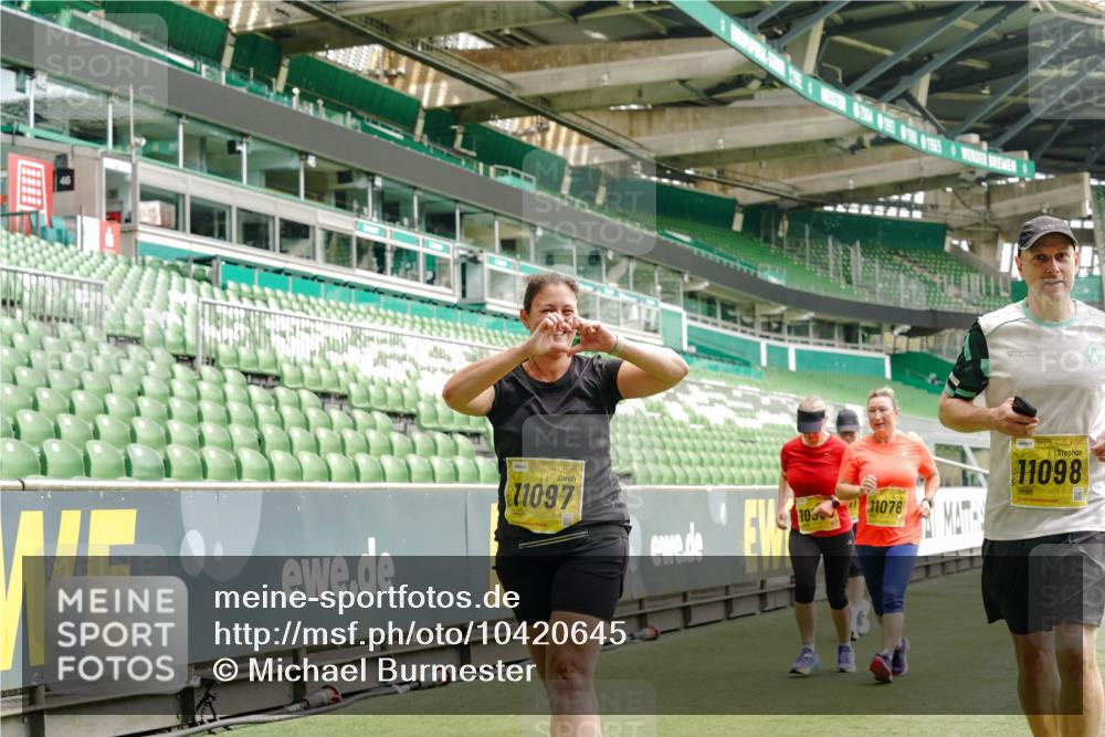 13.09.2026 - 21. swb-Marathon Bremen Michael Burmester http://msf.ph/oto/10420645 13.09.2026 10:44:22 Laufen im Stadion 10002, 10004, 10005, 10176, 10191, 10192, 10271, 10295, 10325, 10335, 10402, 10459, 10474, 10513, 10572, 10605, 10606, 10629, 10679, 10713, 10756, 10779, 10882, 10899, 10900, 10979, 10997, 10999, 11081, 11217, 11233, 11264, 11274, 11307, 11333, 11337, 11355, 11385, 11408, 11448, 11456, 11461, 11482, 11495, 11629, 11808, 11932, 11943, 12057, 12151, 12226, 12311, 12321, 12334 meine-sportfotos.de