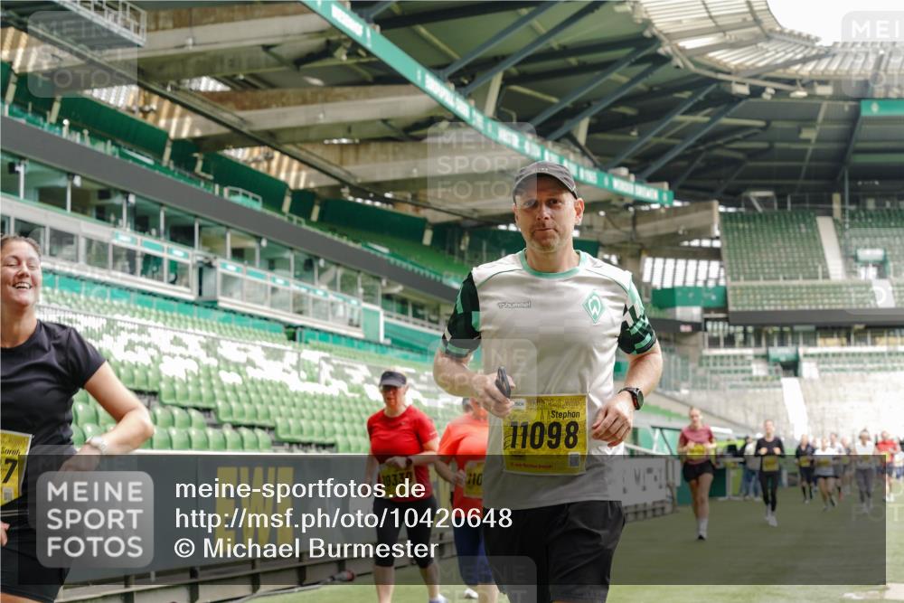 13.09.2026 - 21. swb-Marathon Bremen Michael Burmester http://msf.ph/oto/10420648 13.09.2026 10:44:22 Laufen im Stadion 10002, 10004, 10005, 10176, 10191, 10192, 10271, 10295, 10325, 10335, 10402, 10459, 10474, 10513, 10572, 10605, 10606, 10629, 10679, 10713, 10756, 10779, 10882, 10899, 10900, 10979, 10997, 10999, 11081, 11217, 11233, 11264, 11274, 11307, 11333, 11337, 11355, 11385, 11408, 11448, 11456, 11461, 11482, 11495, 11629, 11808, 11932, 11943, 12057, 12151, 12226, 12311, 12321, 12334 meine-sportfotos.de