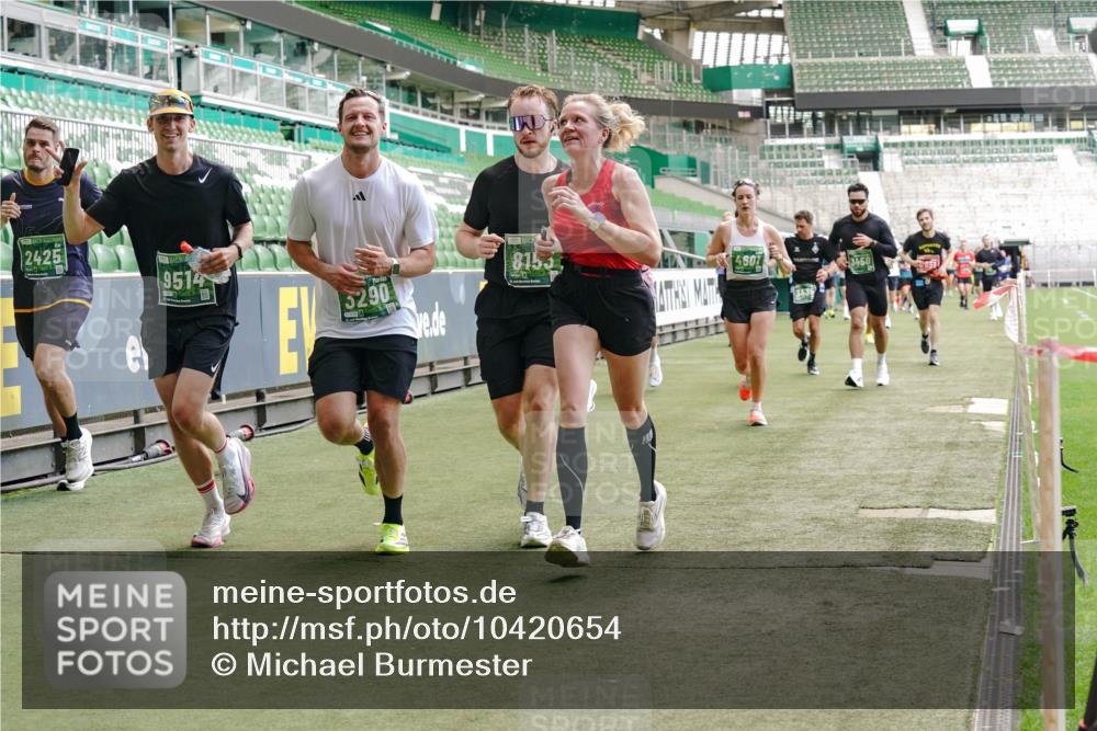 13.09.2026 - 21. swb-Marathon Bremen Michael Burmester http://msf.ph/oto/10420654 13.09.2026 12:58:55 Laufen im Stadion 141, 148, 191, 226, 232, 334, 511, 672, 745, 789, 790, 909, 972, 1080, 1119, 1166, 1191, 1199, 1281, 1516, 1535, 1642, 1647, 1752, 1881, 1931, 1933, 2046, 2210, 2289, 2343, 2367, 2371, 2397, 2423, 2425, 2570, 2577, 2771, 2806, 2807, 2827, 2885, 2899, 2903, 2953, 2961, 2979, 3015, 3021, 3098, 3120, 3124, 3138, 3148, 3182, 3186, 3190, 3233, 3319, 3338, 3435, 3516, 3531, 3534, 3560, 3652, 3655, 3685, 3690, 3695, 3866, 3933, 3934, 205 meine-sportfotos.de