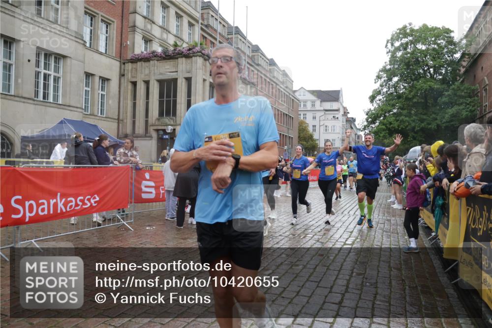 13.09.2026 - Kiel Lauf Yannick Fuchs http://msf.ph/oto/10420655 13.09.2026 10:53:07 Ziel 127, 1071, 3104, 3153, 3173, 3500, 3587, 3657, 5642, 5643, 5924, 6015, 6055, 6104, 6161, 6374, 6695, 6777, 7139, 7596, 7869, 8483, 8518, 8905, 9126, 9749, 10721, 11074, 11282, 11919, 11988, 12217, 12405, 12844, 154, 158, 172, 398, 1083, 1426, 1433, 1474, 1486, 1535, 1550, 1634, 1812, 1837, 2069, 2089, 2735, 3050, 3054, 3059, 3431, 3452, 3514, 3778, 3853, 3875, 4570, 5329, 5710, 5838, 6201, 7017, 7596, 7883, 8516, 8580, 8863, 8935, 475 meine-sportfotos.de