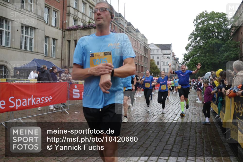 13.09.2026 - Kiel Lauf Yannick Fuchs http://msf.ph/oto/10420660 13.09.2026 10:53:07 Ziel 127, 1071, 3104, 3153, 3173, 3500, 3587, 3657, 5642, 5643, 5924, 6015, 6055, 6104, 6161, 6374, 6695, 6777, 7139, 7596, 7869, 8483, 8518, 8905, 9126, 9749, 10721, 11074, 11282, 11919, 11988, 12217, 12405, 12844, 154, 158, 172, 398, 1083, 1426, 1433, 1474, 1486, 1535, 1550, 1634, 1812, 1837, 2069, 2089, 2735, 3050, 3054, 3059, 3431, 3452, 3514, 3778, 3853, 3875, 4570, 5329, 5710, 5838, 6201, 7017, 7596, 7883, 8516, 8580, 8863, 8935, 475 meine-sportfotos.de