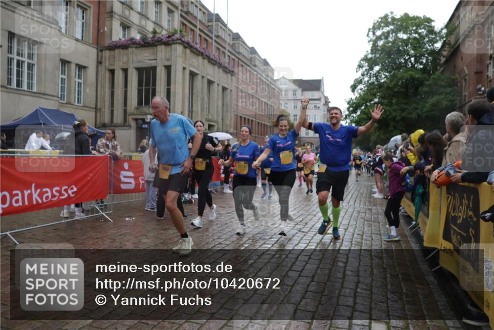 13.09.2026 - Kiel Lauf Yannick Fuchs http://msf.ph/oto/10420672 13.09.2026 10:53:07 Ziel 127, 1071, 3104, 3153, 3173, 3500, 3587, 3657, 5642, 5643, 5924, 6015, 6055, 6104, 6161, 6374, 6695, 6777, 7139, 7596, 7869, 8483, 8518, 8905, 9126, 9749, 10721, 11074, 11282, 11919, 11988, 12217, 12405, 12844, 154, 158, 172, 398, 1083, 1426, 1433, 1474, 1486, 1535, 1550, 1634, 1812, 1837, 2069, 2089, 2735, 3050, 3054, 3059, 3431, 3452, 3514, 3778, 3853, 3875, 4570, 5329, 5710, 5838, 6201, 7017, 7596, 7883, 8516, 8580, 8863, 8935, 475 meine-sportfotos.de