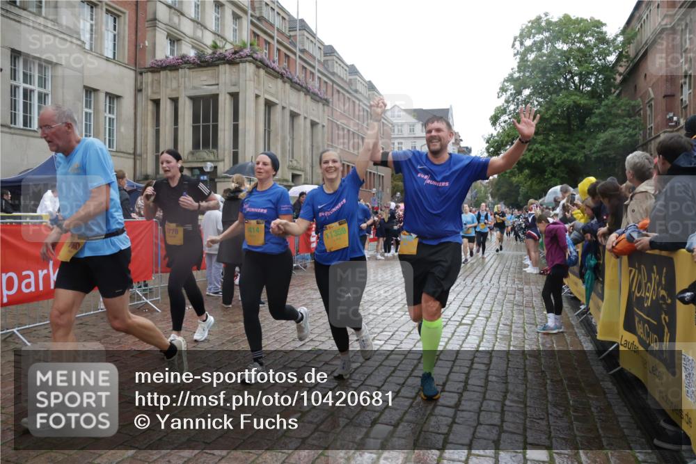 13.09.2026 - Kiel Lauf Yannick Fuchs http://msf.ph/oto/10420681 13.09.2026 10:53:08 Ziel 127, 1071, 3104, 3153, 3173, 3500, 3587, 3657, 4196, 5642, 5643, 5924, 6015, 6055, 6104, 6161, 6374, 6695, 6777, 7139, 7869, 8483, 8518, 8905, 9126, 9749, 10721, 11074, 11919, 11988, 12217, 12405, 12844, 154, 158, 172, 398, 1083, 1426, 1433, 1474, 1486, 1535, 1550, 1634, 1812, 1837, 2069, 2089, 2735, 3050, 3054, 3059, 3431, 3452, 3514, 3657, 3778, 3853, 3875, 4570, 5329, 5710, 5838, 6161, 6201, 6777, 7017, 7596, 7883, 8516, 8580, 8863, 8905, 8935 meine-sportfotos.de