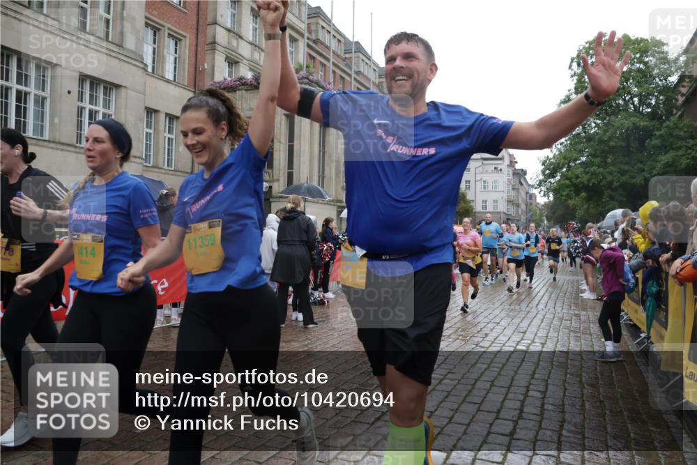 13.09.2026 - Kiel Lauf Yannick Fuchs http://msf.ph/oto/10420694 13.09.2026 10:53:09 Ziel 127, 1071, 3104, 3153, 3173, 3500, 3587, 4196, 5642, 5643, 5924, 6015, 6055, 6104, 6181, 6374, 6695, 7139, 7869, 8422, 8483, 8518, 9749, 10721, 11074, 11097, 11919, 11988, 12217, 12405, 12844, 154, 158, 172, 398, 1071, 1083, 1426, 1433, 1474, 1486, 1535, 1550, 1634, 1812, 1837, 2069, 2089, 2735, 3050, 3054, 3059, 3431, 3452, 3514, 3587, 3657, 3778, 3853, 3875, 4570, 5329, 5642, 5643, 5710, 5838, 6015, 6161, 6201, 6695, 6777, 7017, 7596, 7883, 8516, 8580, 8863, 8905, 8935 meine-sportfotos.de