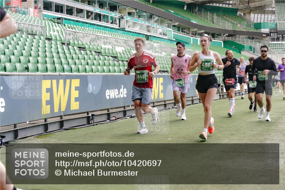 13.09.2026 - 21. swb-Marathon Bremen Michael Burmester http://msf.ph/oto/10420697 13.09.2026 12:58:57 Laufen im Stadion 141, 148, 191, 226, 232, 334, 511, 672, 745, 789, 790, 909, 972, 1080, 1119, 1166, 1191, 1199, 1281, 1516, 1535, 1642, 1647, 1752, 1881, 1931, 1933, 2046, 2210, 2289, 2343, 2367, 2371, 2397, 2423, 2425, 2570, 2577, 2771, 2806, 2807, 2827, 2885, 2899, 2903, 2953, 2961, 2979, 3015, 3021, 3098, 3120, 3124, 3138, 3148, 3182, 3186, 3190, 3233, 3319, 3338, 3435, 3516, 3531, 3534, 3560, 3652, 3655, 3685, 3695, 3933, 3934, 205 meine-sportfotos.de