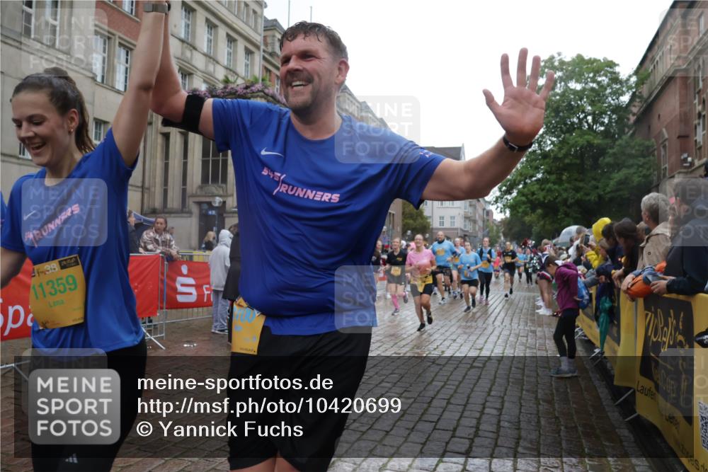 13.09.2026 - Kiel Lauf Yannick Fuchs http://msf.ph/oto/10420699 13.09.2026 10:53:09 Ziel 127, 1071, 3104, 3153, 3173, 3500, 3587, 4196, 5642, 5643, 5924, 6015, 6055, 6104, 6181, 6374, 6695, 7139, 7869, 8422, 8483, 8518, 9749, 10721, 11074, 11097, 11919, 11988, 12217, 12405, 12844, 154, 158, 172, 398, 1071, 1083, 1426, 1433, 1474, 1486, 1535, 1550, 1634, 1812, 1837, 2069, 2089, 2735, 3050, 3054, 3059, 3431, 3452, 3514, 3587, 3657, 3778, 3853, 3875, 4570, 5329, 5642, 5643, 5710, 5838, 6015, 6161, 6201, 6695, 6777, 7017, 7596, 7883, 8516, 8580, 8863, 8905, 8935 meine-sportfotos.de