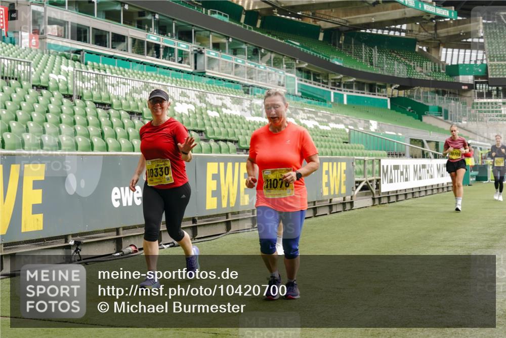 13.09.2026 - 21. swb-Marathon Bremen Michael Burmester http://msf.ph/oto/10420700 13.09.2026 10:44:24 Laufen im Stadion 10002, 10004, 10005, 10176, 10191, 10192, 10271, 10295, 10325, 10335, 10344, 10402, 10459, 10474, 10513, 10568, 10572, 10605, 10606, 10629, 10679, 10713, 10756, 10779, 10882, 10899, 10900, 10979, 10997, 10999, 11081, 11217, 11233, 11264, 11274, 11307, 11333, 11337, 11355, 11385, 11408, 11448, 11456, 11461, 11482, 11495, 11629, 11808, 11932, 11943, 12057, 12151, 12224, 12226, 12311, 12321, 12334 meine-sportfotos.de