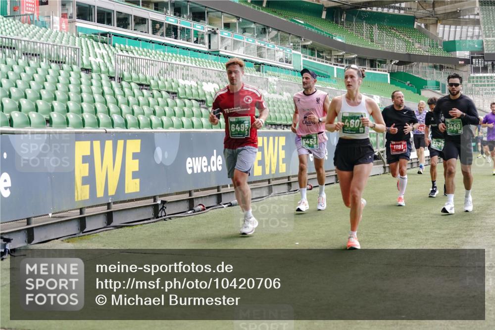 13.09.2026 - 21. swb-Marathon Bremen Michael Burmester http://msf.ph/oto/10420706 13.09.2026 12:58:58 Laufen im Stadion 141, 148, 191, 226, 232, 334, 511, 672, 745, 789, 790, 909, 972, 1080, 1119, 1166, 1191, 1199, 1281, 1516, 1535, 1642, 1647, 1752, 1881, 1931, 1933, 2046, 2210, 2289, 2343, 2367, 2371, 2397, 2423, 2425, 2570, 2577, 2771, 2806, 2807, 2827, 2885, 2899, 2903, 2953, 2961, 2979, 3015, 3021, 3098, 3120, 3124, 3138, 3148, 3182, 3186, 3190, 3233, 3319, 3338, 3435, 3516, 3531, 3534, 3560, 3652, 3655, 3685, 3695, 3933, 3934, 205 meine-sportfotos.de