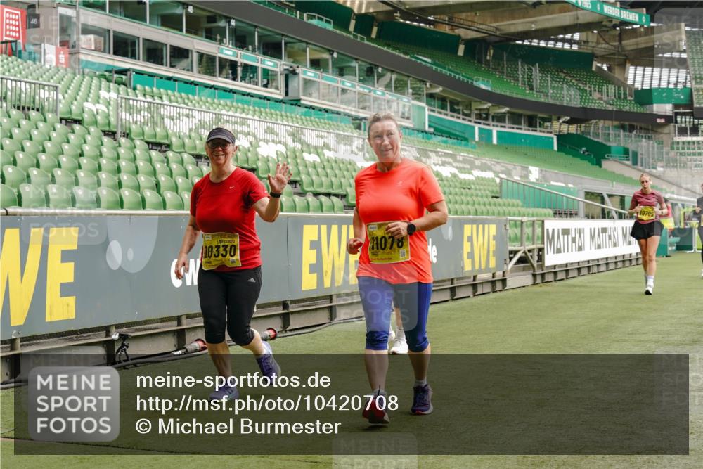 13.09.2026 - 21. swb-Marathon Bremen Michael Burmester http://msf.ph/oto/10420708 13.09.2026 10:44:24 Laufen im Stadion 10002, 10004, 10005, 10176, 10191, 10192, 10271, 10295, 10325, 10335, 10344, 10402, 10459, 10474, 10513, 10568, 10572, 10605, 10606, 10629, 10679, 10713, 10756, 10779, 10882, 10899, 10900, 10979, 10997, 10999, 11081, 11217, 11233, 11264, 11274, 11307, 11333, 11337, 11355, 11385, 11408, 11448, 11456, 11461, 11482, 11495, 11629, 11808, 11932, 11943, 12057, 12151, 12224, 12226, 12311, 12321, 12334 meine-sportfotos.de