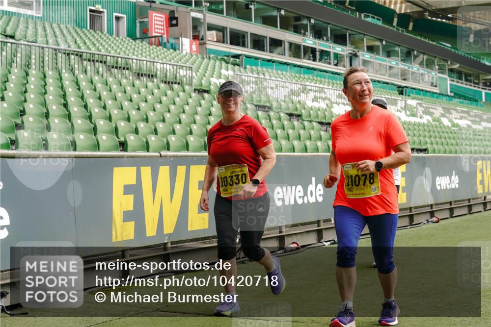 13.09.2026 - 21. swb-Marathon Bremen Michael Burmester http://msf.ph/oto/10420718 13.09.2026 10:44:25 Laufen im Stadion 10002, 10004, 10005, 10176, 10191, 10192, 10271, 10295, 10325, 10335, 10344, 10402, 10459, 10474, 10513, 10568, 10605, 10606, 10629, 10679, 10713, 10756, 10779, 10882, 10899, 10900, 10979, 10997, 10999, 11081, 11217, 11233, 11264, 11274, 11307, 11333, 11337, 11355, 11385, 11408, 11448, 11456, 11461, 11482, 11495, 11629, 11808, 11932, 11943, 12057, 12151, 12224, 12226, 12311, 12321, 12334 meine-sportfotos.de