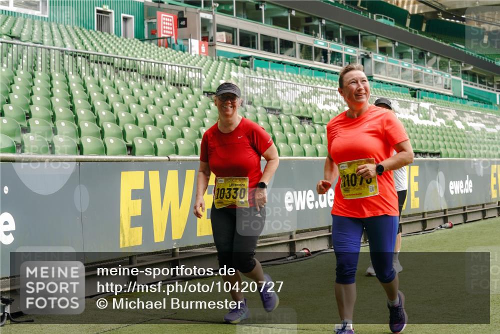 13.09.2026 - 21. swb-Marathon Bremen Michael Burmester http://msf.ph/oto/10420727 13.09.2026 10:44:25 Laufen im Stadion 10002, 10004, 10005, 10176, 10191, 10192, 10271, 10295, 10325, 10335, 10344, 10402, 10459, 10474, 10513, 10568, 10605, 10606, 10629, 10679, 10713, 10756, 10779, 10882, 10899, 10900, 10979, 10997, 10999, 11081, 11217, 11233, 11264, 11274, 11307, 11333, 11337, 11355, 11385, 11408, 11448, 11456, 11461, 11482, 11495, 11629, 11808, 11932, 11943, 12057, 12151, 12224, 12226, 12311, 12321, 12334 meine-sportfotos.de