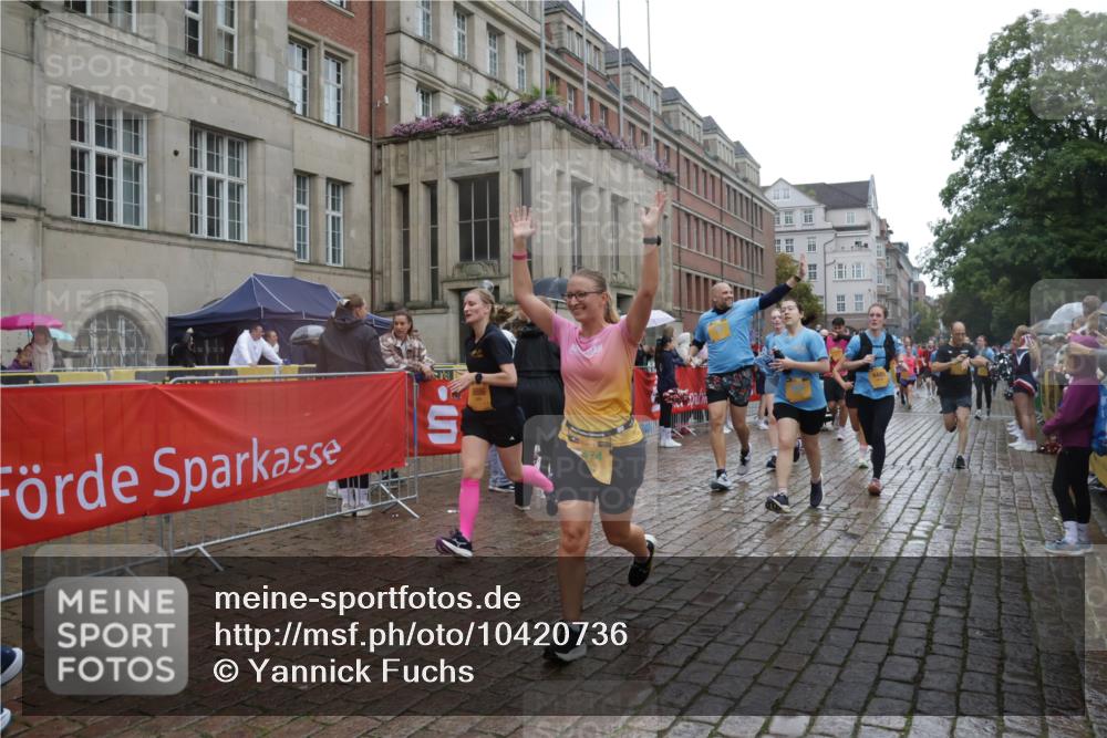 13.09.2026 - Kiel Lauf Yannick Fuchs http://msf.ph/oto/10420736 13.09.2026 10:53:11 Ziel 127, 373, 2174, 3104, 3153, 3173, 3500, 4196, 5691, 5924, 6055, 6104, 6181, 6374, 7139, 7869, 8422, 8483, 8518, 10367, 11074, 11097, 11919, 11988, 12217, 12405, 12844, 154, 158, 172, 398, 1071, 1083, 1426, 1433, 1474, 1486, 1535, 1550, 1634, 1812, 1837, 2069, 2089, 2735, 3050, 3054, 3059, 3431, 3452, 3514, 3587, 3657, 3853, 3875, 4570, 5329, 5642, 5643, 5710, 5838, 6015, 6161, 6201, 6695, 6777, 7017, 7139, 7596, 7883, 8516, 8580, 8863, 8905, 8935, 9749, 10721, 172 meine-sportfotos.de