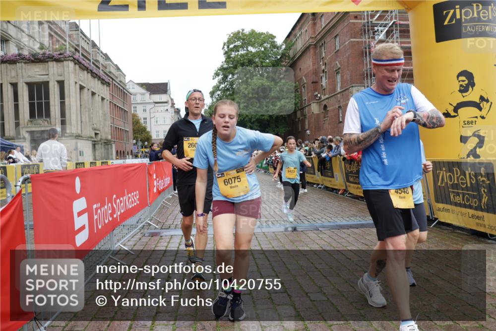 13.09.2026 - Kiel Lauf Yannick Fuchs http://msf.ph/oto/10420755 13.09.2026 09:42:37 Ziel 142, 445, 771, 1045, 1777, 2608, 4548, 5559, 6075, 6213, 6423, 6542, 6913, 8532, 9519, 9592, 9706, 12190, 133, 445, 570, 792, 2910, 2914, 2955, 2977, 3357, 3676, 5011, 5105, 5276, 5336, 5559, 5774, 6099, 6599, 6620, 6797, 7687, 8476, 10938, 11793, 12723, 762, 1213, 3827, 3849, 4322, 7874, 8191, 8870, 9311, 9629, 11721, 12678, 699, 772, 2910, 3801, 6599 meine-sportfotos.de