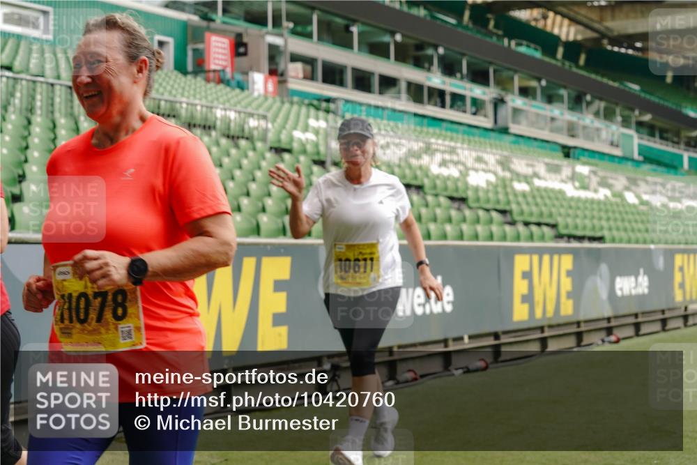 13.09.2026 - 21. swb-Marathon Bremen Michael Burmester http://msf.ph/oto/10420760 13.09.2026 10:44:26 Laufen im Stadion 10002, 10004, 10005, 10176, 10191, 10192, 10271, 10295, 10325, 10335, 10344, 10402, 10459, 10474, 10513, 10568, 10605, 10606, 10629, 10679, 10713, 10756, 10779, 10882, 10899, 10900, 10979, 10997, 10999, 11081, 11217, 11233, 11264, 11274, 11307, 11333, 11337, 11355, 11385, 11408, 11448, 11456, 11461, 11482, 11495, 11629, 11808, 11932, 11943, 12057, 12151, 12224, 12226, 12311, 12321, 12334 meine-sportfotos.de