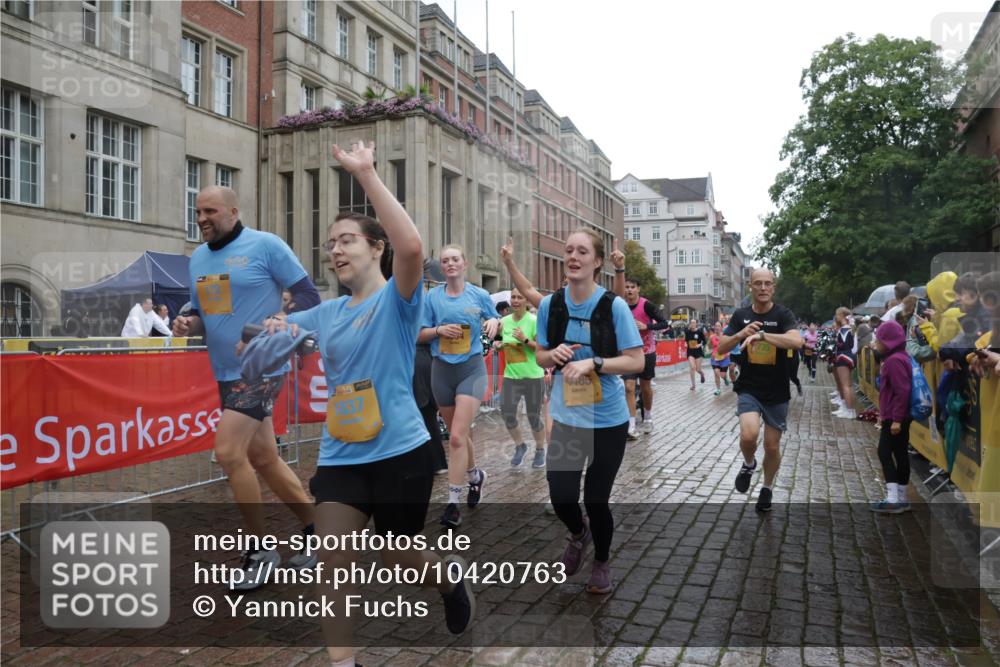 13.09.2026 - Kiel Lauf Yannick Fuchs http://msf.ph/oto/10420763 13.09.2026 10:53:12 Ziel 127, 373, 2174, 2336, 3104, 3153, 3173, 3500, 4196, 5691, 5924, 6055, 6104, 6181, 6374, 7869, 8422, 8483, 8518, 10367, 11074, 11097, 11919, 12217, 12405, 12844, 154, 158, 172, 398, 1071, 1083, 1426, 1433, 1474, 1486, 1535, 1550, 1634, 1812, 1837, 2069, 2089, 2735, 3050, 3054, 3059, 3173, 3431, 3452, 3514, 3587, 3657, 3875, 4570, 5329, 5642, 5643, 5710, 5838, 6015, 6161, 6201, 6695, 6777, 7017, 7139, 7596, 7883, 8516, 8580, 8863, 8905, 8935, 9749, 10721, 172 meine-sportfotos.de