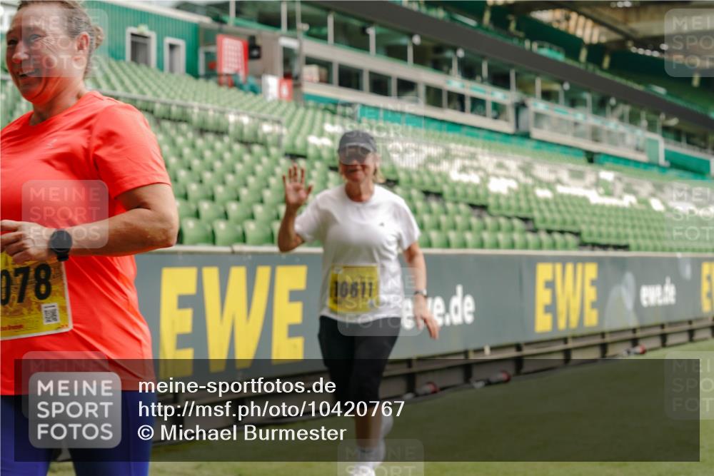 13.09.2026 - 21. swb-Marathon Bremen Michael Burmester http://msf.ph/oto/10420767 13.09.2026 10:44:26 Laufen im Stadion 10002, 10004, 10005, 10176, 10191, 10192, 10271, 10295, 10325, 10335, 10344, 10402, 10459, 10474, 10513, 10568, 10605, 10606, 10629, 10679, 10713, 10756, 10779, 10882, 10899, 10900, 10979, 10997, 10999, 11081, 11217, 11233, 11264, 11274, 11307, 11333, 11337, 11355, 11385, 11408, 11448, 11456, 11461, 11482, 11495, 11629, 11808, 11932, 11943, 12057, 12151, 12224, 12226, 12311, 12321, 12334 meine-sportfotos.de