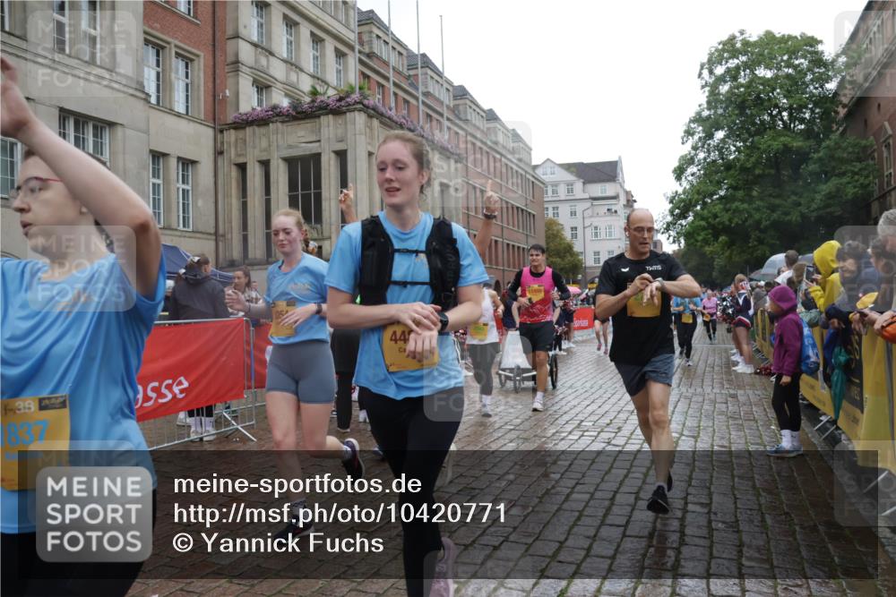13.09.2026 - Kiel Lauf Yannick Fuchs http://msf.ph/oto/10420771 13.09.2026 10:53:13 Ziel 127, 373, 2174, 2336, 3104, 3153, 3500, 4196, 5691, 5924, 6055, 6104, 6181, 6374, 7869, 8422, 8483, 8518, 10276, 10367, 11074, 11097, 11919, 12217, 12405, 12844, 127, 154, 158, 172, 398, 1071, 1083, 1426, 1433, 1486, 1535, 1550, 1634, 1812, 1837, 2069, 2089, 2735, 3050, 3054, 3059, 3173, 3431, 3452, 3514, 3587, 3657, 3875, 4570, 5329, 5642, 5643, 5710, 5838, 6015, 6161, 6201, 6695, 6777, 7017, 7139, 7596, 7883, 8516, 8580, 8863, 8905, 8935, 9749, 10721, 172 meine-sportfotos.de