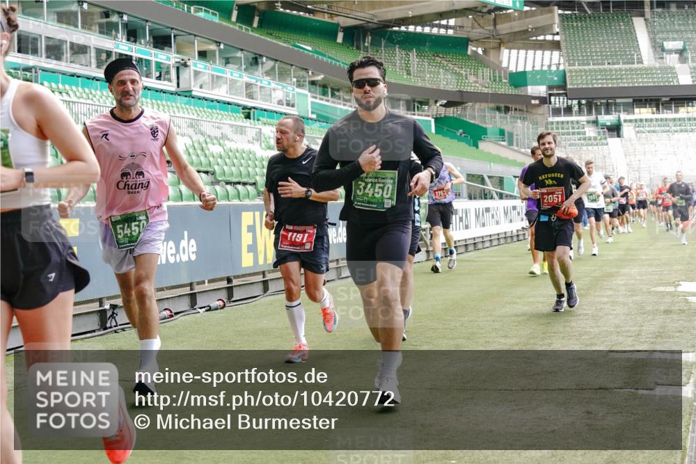 13.09.2026 - 21. swb-Marathon Bremen Michael Burmester http://msf.ph/oto/10420772 13.09.2026 12:58:59 Laufen im Stadion 141, 148, 191, 226, 232, 334, 511, 672, 745, 789, 790, 909, 972, 1080, 1119, 1166, 1191, 1199, 1281, 1516, 1535, 1642, 1647, 1752, 1881, 1931, 1933, 2046, 2210, 2289, 2343, 2367, 2371, 2397, 2423, 2425, 2570, 2577, 2771, 2806, 2807, 2827, 2885, 2899, 2903, 2953, 2961, 2979, 3015, 3021, 3098, 3120, 3124, 3138, 3148, 3182, 3186, 3190, 3233, 3319, 3338, 3435, 3516, 3531, 3534, 3560, 3652, 3655, 3685, 3695, 3933, 3934, 205 meine-sportfotos.de