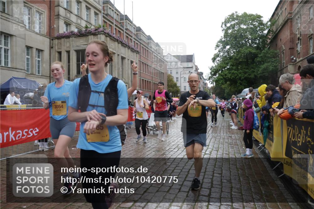 13.09.2026 - Kiel Lauf Yannick Fuchs http://msf.ph/oto/10420775 13.09.2026 10:53:13 Ziel 127, 373, 2174, 2336, 3104, 3153, 3500, 4196, 5691, 5924, 6055, 6104, 6181, 6374, 7869, 8422, 8483, 8518, 10276, 10367, 11074, 11097, 11919, 12217, 12405, 12844, 127, 154, 158, 172, 398, 1071, 1083, 1426, 1433, 1486, 1535, 1550, 1634, 1812, 1837, 2069, 2089, 2735, 3050, 3054, 3059, 3173, 3431, 3452, 3514, 3587, 3657, 3875, 4570, 5329, 5642, 5643, 5710, 5838, 6015, 6161, 6201, 6695, 6777, 7017, 7139, 7596, 7883, 8516, 8580, 8863, 8905, 8935, 9749, 10721, 172 meine-sportfotos.de