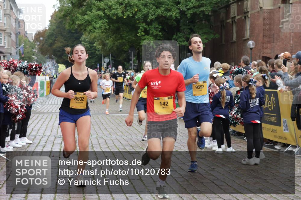 13.09.2026 - Kiel Lauf Yannick Fuchs http://msf.ph/oto/10420783 13.09.2026 09:42:41 Ziel 142, 762, 1045, 1777, 2608, 4322, 4548, 6075, 6213, 6423, 6913, 8532, 9519, 9592, 9706, 133, 445, 570, 771, 792, 1777, 2914, 2955, 2977, 3357, 3676, 5011, 5105, 5276, 5336, 5559, 5774, 6099, 6213, 6542, 6620, 6797, 7687, 8476, 10938, 11793, 12190, 12723, 1040, 1213, 3827, 3849, 3850, 5530, 7874, 8191, 8870, 9311, 9629, 11721, 12678, 570, 699, 792, 2910, 3801, 5011, 5276, 6599, 12723 meine-sportfotos.de