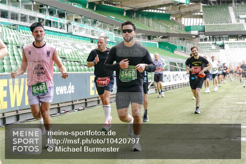13.09.2026 - 21. swb-Marathon Bremen Michael Burmester http://msf.ph/oto/10420797 13.09.2026 12:59:00 Laufen im Stadion 141, 148, 191, 226, 232, 334, 511, 672, 745, 789, 790, 909, 972, 1080, 1119, 1166, 1191, 1199, 1281, 1516, 1535, 1642, 1647, 1752, 1881, 1931, 1933, 2046, 2210, 2289, 2343, 2367, 2371, 2397, 2423, 2425, 2481, 2570, 2577, 2771, 2806, 2807, 2827, 2885, 2899, 2903, 2953, 2961, 2979, 3015, 3021, 3098, 3120, 3124, 3138, 3148, 3182, 3186, 3190, 3233, 3319, 3338, 3435, 3516, 3531, 3534, 3560, 3652, 3655, 3695, 3933, 3934, 205 meine-sportfotos.de