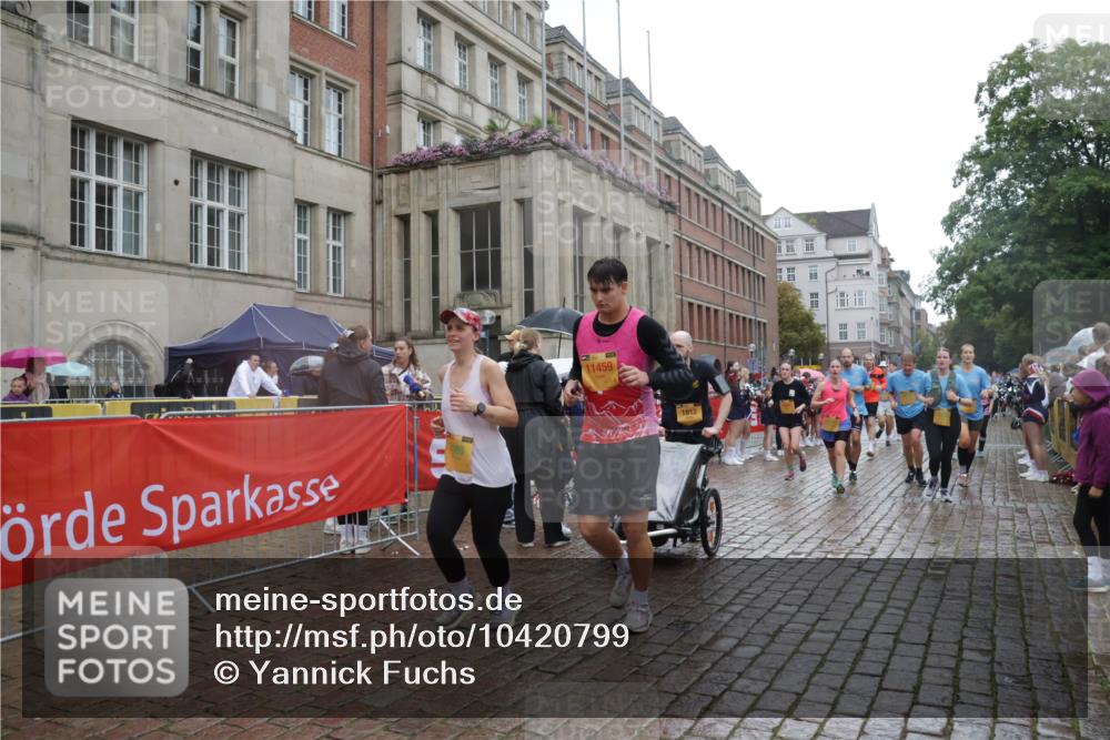 13.09.2026 - Kiel Lauf Yannick Fuchs http://msf.ph/oto/10420799 13.09.2026 10:53:14 Ziel 373, 2174, 2336, 2859, 3104, 3153, 3500, 4196, 5691, 5924, 6055, 6104, 6181, 6374, 7869, 8422, 8483, 8518, 10276, 10367, 11074, 11097, 11253, 11919, 12217, 12405, 12844, 127, 154, 158, 172, 398, 1071, 1083, 1426, 1433, 1486, 1535, 1550, 1634, 1812, 2069, 2089, 2735, 3050, 3054, 3059, 3173, 3431, 3452, 3514, 3587, 3657, 3875, 4570, 5329, 5642, 5643, 5710, 5838, 6015, 6161, 6201, 6695, 6777, 7017, 7139, 7596, 7883, 8516, 8580, 8863, 8905, 8935, 9749, 10721, 11074, 1199, 172 meine-sportfotos.de